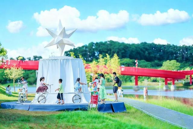 八天“奇遇”燃动“双节”！2025如虹嘉年华圆满收官