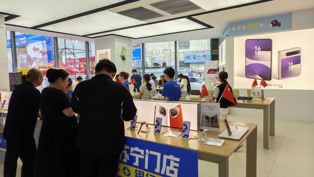 国庆节第一天，这个店的客流爆了！