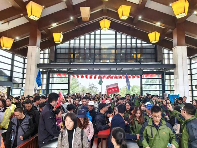 明月山迎3000人工会游团，冬季旅游人气旺！