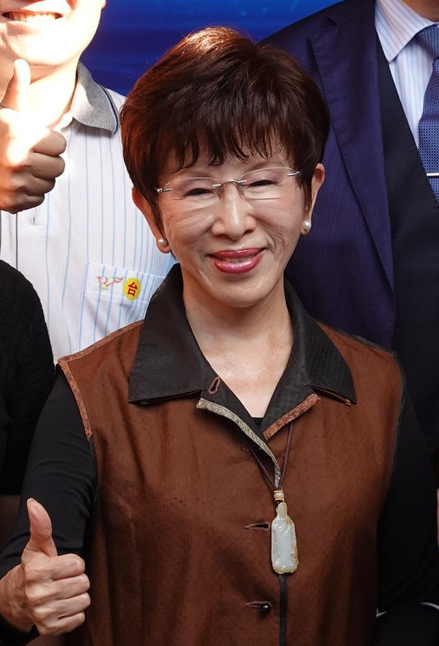 回台北直接扣押？洪秀柱返程专机已落地，然而国台办早就把话挑明