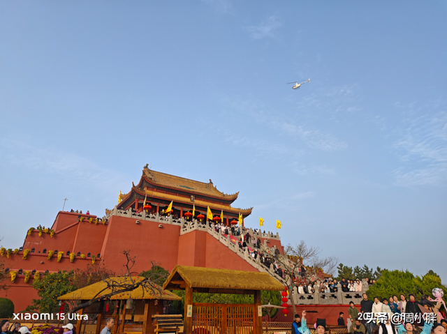 15分钟617人登顶龙亭大殿，传统观光景区迈向沉浸夜游的关键一步