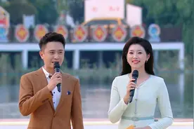 杨帆被重用，首次主持央视丰晚表现游刃有余，搭档孟语凡也很给力图片