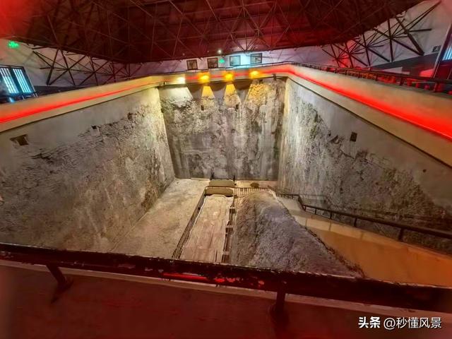 江苏庞大的地下宫殿，出土中国年代最久远的金缕玉衣，还有兵马俑