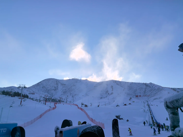 为了拿下万亿元冰雪季旅游订单，南北地区都抢疯了！