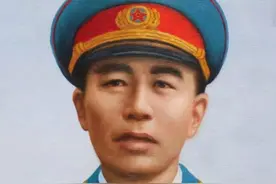 1970年一老人来部队看儿子被拦，怒斥哨兵：让你们师长跑步来见我图片