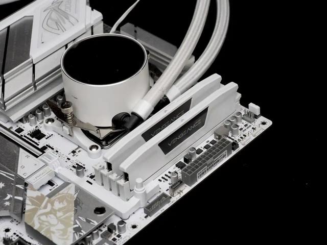 Intel质保一来回需要多久啊？锐龙9700X大战暂时没缩缸的14700KF
