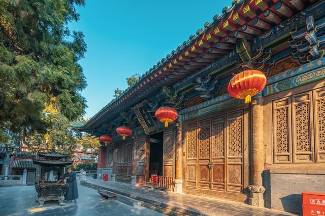 标题：千年古刹少林寺：1500年风雨兼程的传奇之旅