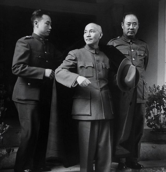 1965年，毛主席劝蒋介石回大陆，老蒋提出六个要求，毛主席：同意