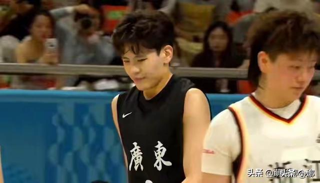 全运女篮-四川狂胜香港73分豪取两连胜 李梦25分+7人上双