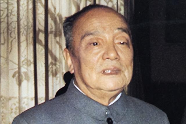 杨尚昆第一次见到古月，不高兴地说：“你一点都不像毛主席”！