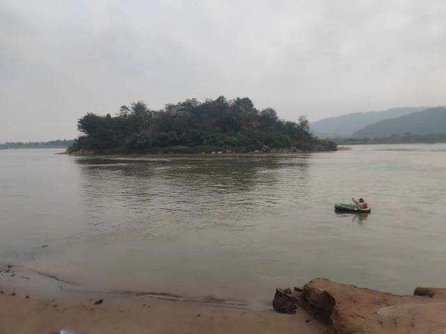 探索重庆大渡口孤岛，岛上有座千年古寺，相传是巴人立市交易之地