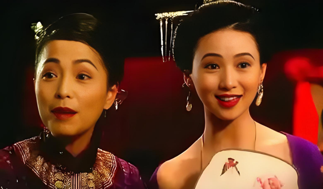 她出身清华大学，因拍三级片与父母决裂，如今再不让女儿进娱乐圈