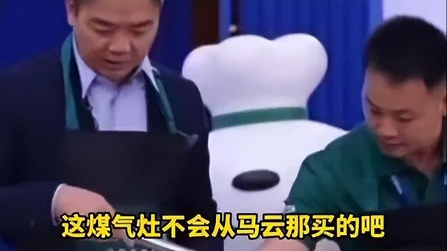 刘强东直播炒糊糖色引百万看！七鲜小厨机器人能赢预制菜？
