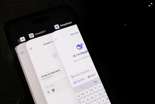 奥特曼逼梁文锋出大招