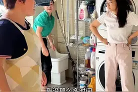 小凤家两阿姨为冲厕所大吵一架，吵着要离职，粉丝说都是红姐的错图片