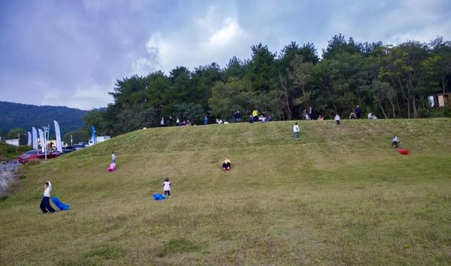 “空中芭蕾”绽放十里长山，“宜城市集”点燃消费热潮