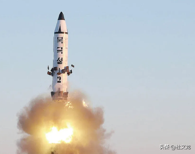 朝鲜公布8700吨核潜艇，10个垂直发射管，威慑覆盖美日韩