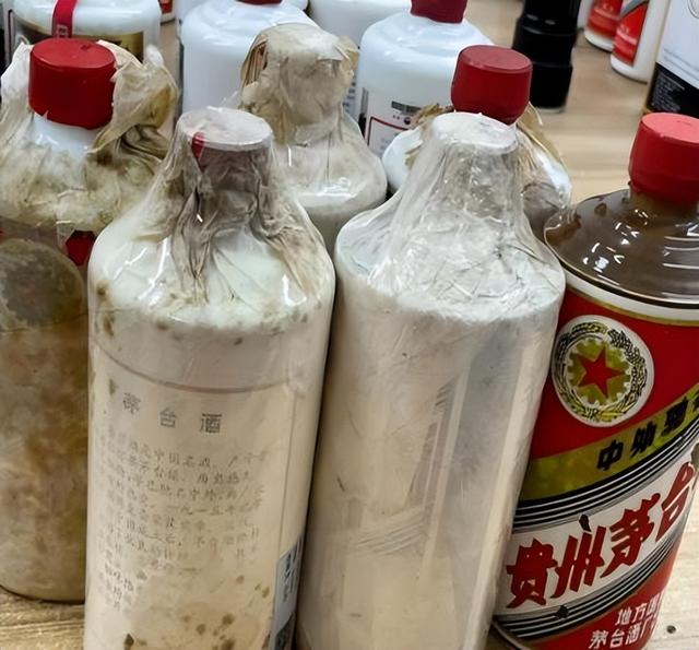 上海大爷在北京收废品，无意间发现8个茅台酒瓶，商家：40万回收