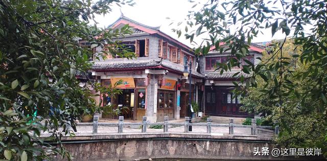 丽江古城大水车及周边景色