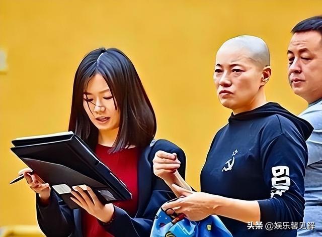 揭秘尼姑庵真相：表面佛门实则妓院，穿黑丝戴假发，香客人来人往