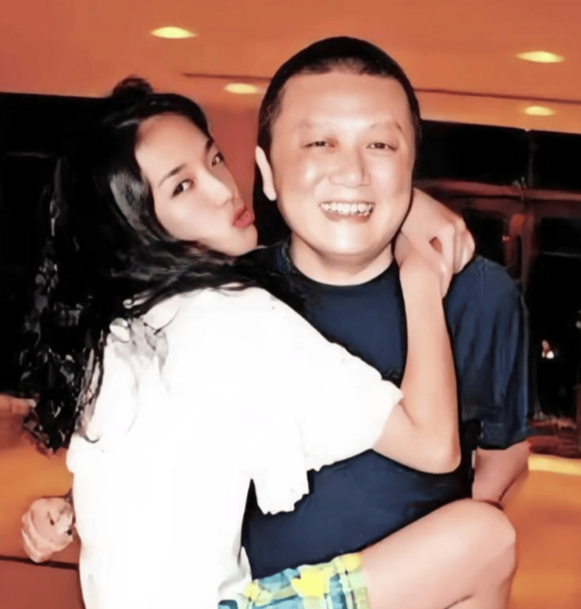 从19岁开始男人不断，半百了还没玩够，“风流才女”徐静蕾现形记
