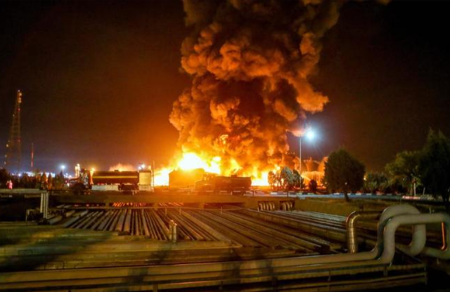 出大事了，日本钢铁厂被炸	，高市或被迫下台，日本议员团请求访华