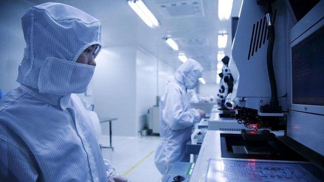 扬眉吐气！国产DUV光刻机研制成功，各国反应：美韩荷都不敢笑了