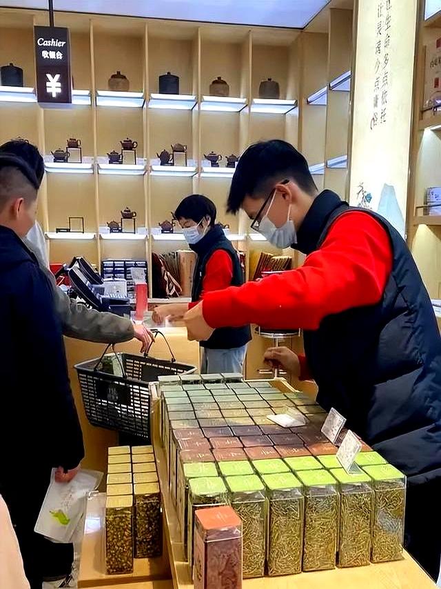 大量日本游客涌入北京！打着旅游幌子不去旅游不吃美食，为啥来？