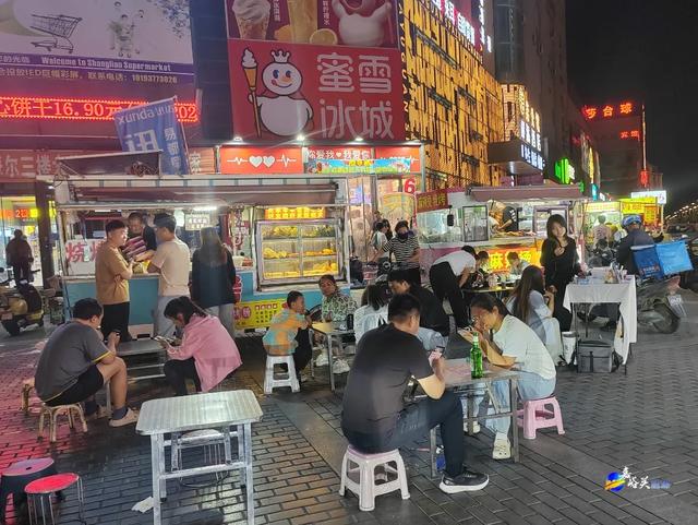 看到第几家你馋哭了🤔嘉峪关居然有这么多夜市？！快来选出你最中意的！