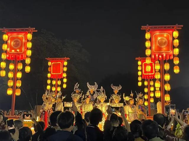 假期结束倒计时！来世界花卉大观园，相约“花火之梦”、苗侗风情巡游！