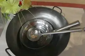 "揭秘饭店大铁锅为何不粘锅？终于曝光神奇秘诀！"图片