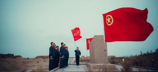 “数”绘天山丨中国电信新疆公司70年 数智“花开”书华章