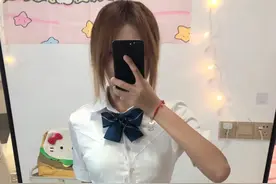 jk美女在家对镜拍 跪下 黑色过膝袜 美腿姐姐 激情四射图片