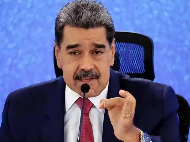 特朗普已连炸7国	，美防长逼中国往后退，102架次美军机分批进南海