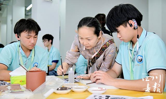 当青春与文化“撞个满怀” | 四川有多巴适？200余名美国华裔青少年告诉你！
