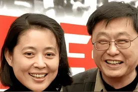 虎子：我天生眼疾，母亲倪萍独自带我艰难求医，此生难报母亲恩图片