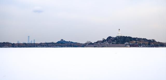 雪映白塔！北海公园氛围感拉满