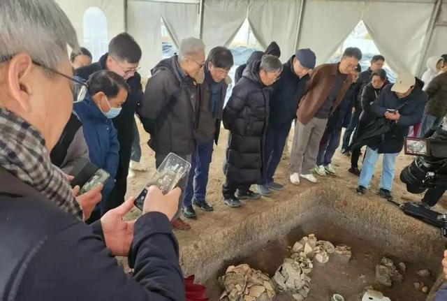 30多位专家连夜赶往现场：无锡挖出6000年古城，杭州良渚才5000年