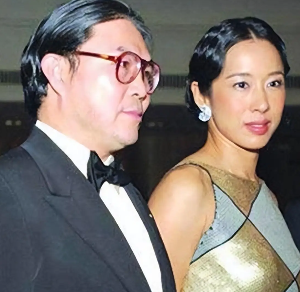 郭晶晶也没想到，79岁公公霍震霆再破天花板，让整个豪门圈沉默了