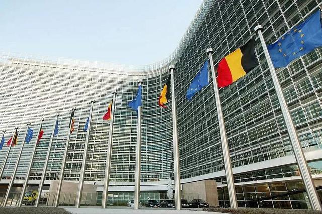 日本话音刚落，又一国介入台海，专机已经离华，要逼中国做3件事