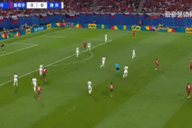 39岁的C罗在欧洲杯压轴登场，努力90分钟却被21岁队友“抢戏”图片