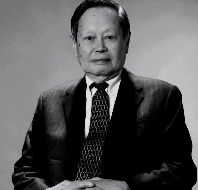 杨振宁离世2天，令人担心的事情出现了，原来翁帆一个字都没说错