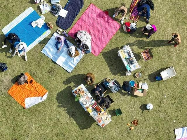 周末晒太阳!这几地有湖水+草坪+1h可达