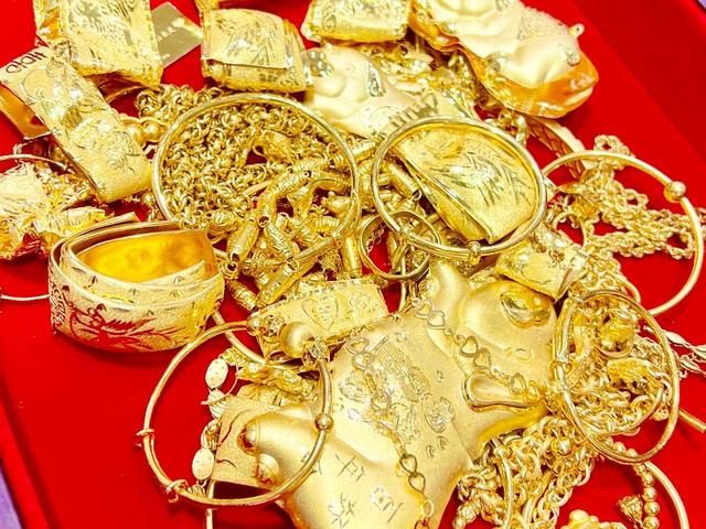 买金要多花冤枉钱？黄金税收政策落地！金价疯涨，金店遇关门潮