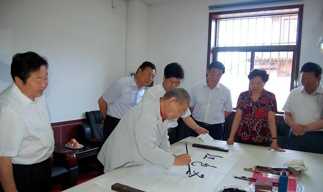李子奇：原甘肃省委书记，13岁入党，官至正部，1964年被下放改造