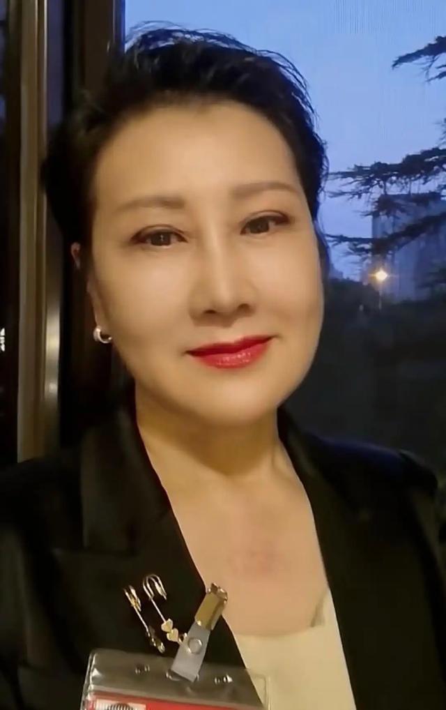 没想到，63岁张凯丽，因九三阅兵上的一个动作，再次实现口碑暴增