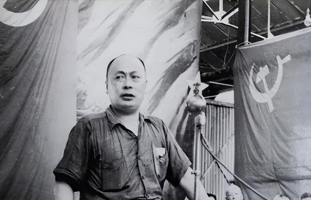 1955年，蒋介石拿着十大元帅名单，对宋美龄说道：这个人太厉害了