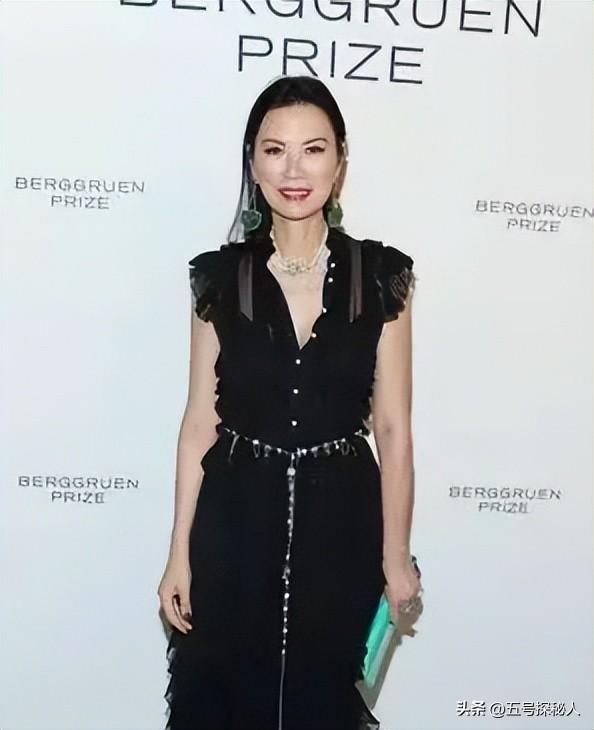 睡完首富睡总统！从厂妹到顶级名媛，捞金268亿的她，到底凭啥？