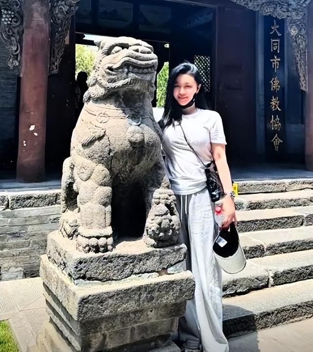 假戏真做？赵本山“御用老伴”关婷娜至今未嫁未育，已经步入中年
