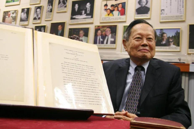 杨振宁的年薪到底有多高？知道真实数据后	，才发现对他误解太深